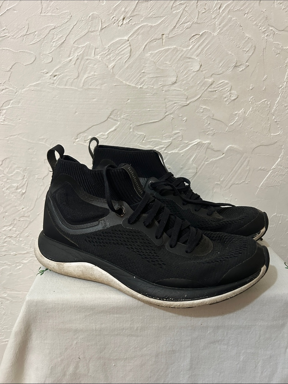 Lululemon Chargefeel 2 Mid workout shoes